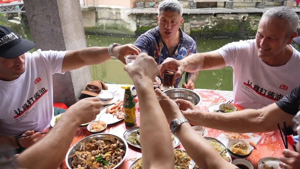 Dragon boat racing in Foshan - 500-year-old Diejiao drift tradition