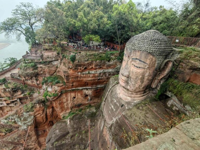 2-Day Leshan Giant Buddha & Mount Emei Tour from Chengdu
