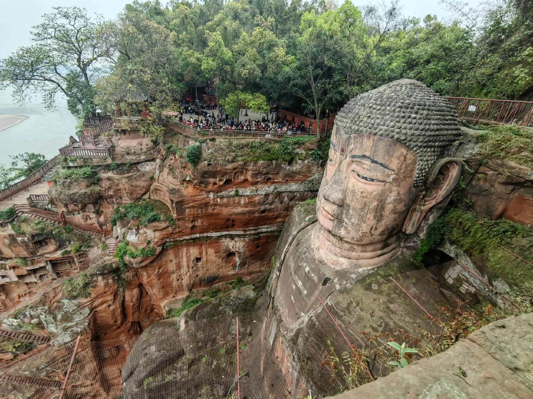 2-Day Leshan Giant Buddha & Mount Emei Tour from Chengdu